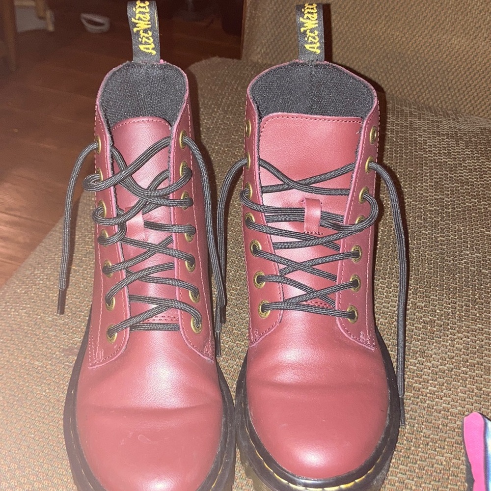 Boots ( Does not come with box)
